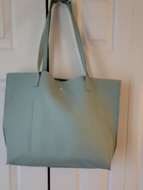 Everyday Tote Bag in Sage Green - Unbranded